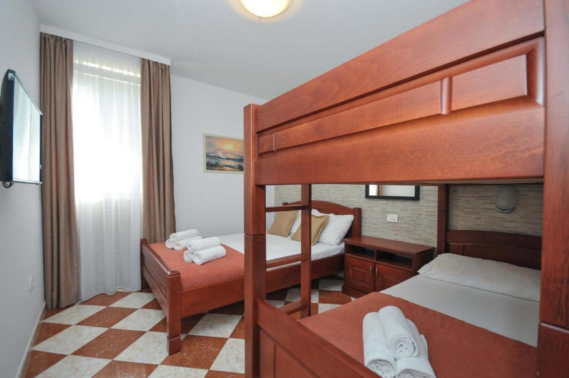 Apartment Fuer 4 Personen Ca 55 M In Budva, Adriakueste Montenegro Kueste Um