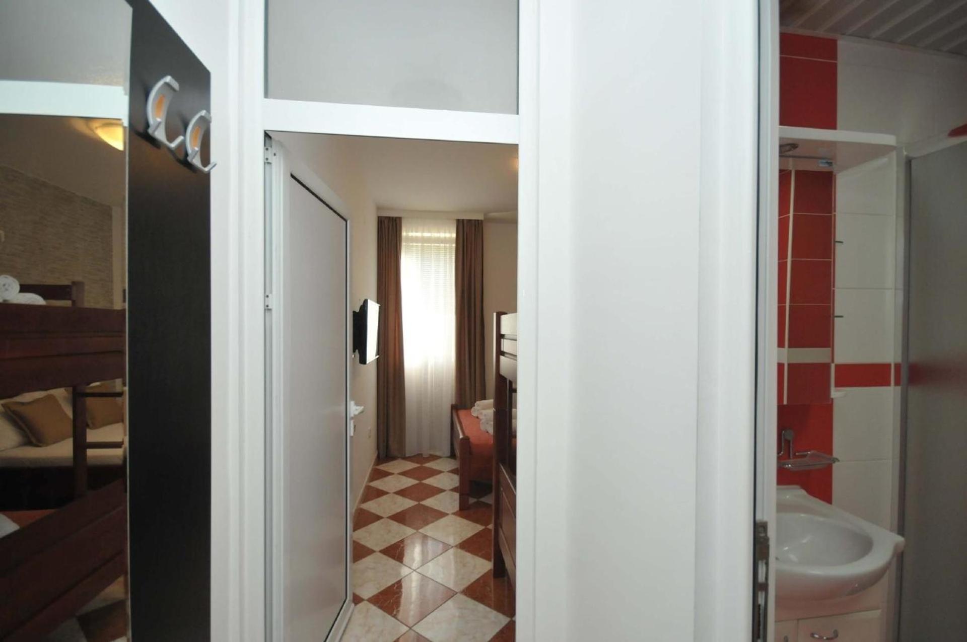Fuer 4 Personen Ca 55 M In Budva, Adriakueste Montenegro Kueste Um Apartment *